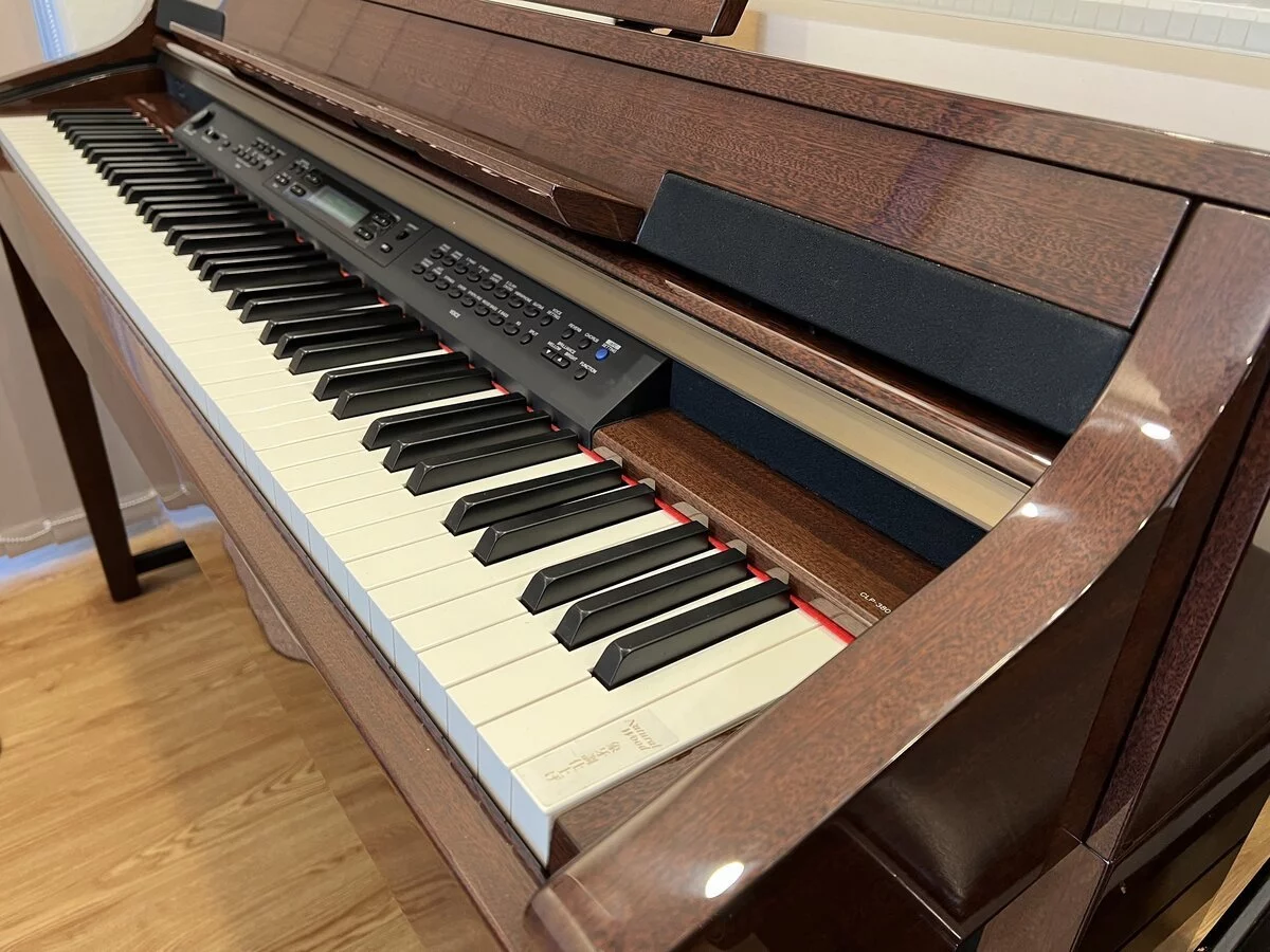 YAMAHA CLP-380 M – Toàn cảnh thiết kế tại Elite Piano