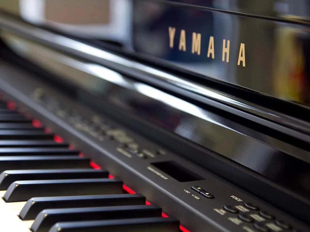 Review YAMAHA CLP-440 PE – Hình ảnh thực tế tại showroom Elite Piano