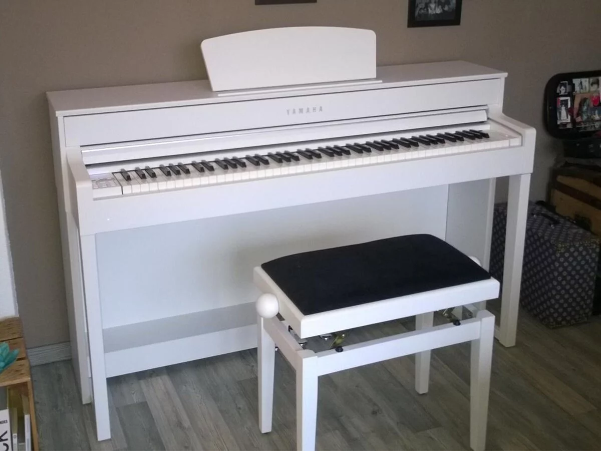 YAMAHA CLP-535 WH