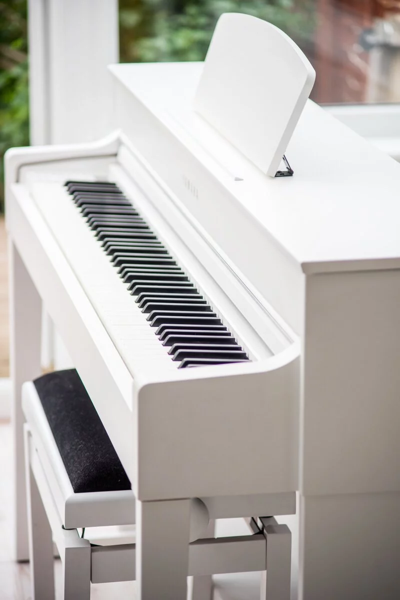 YAMAHA CLP-545 WH