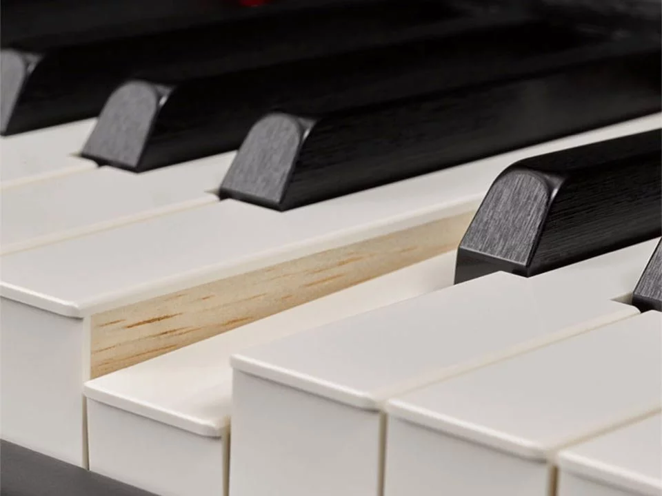 YAMAHA CLP-545 B