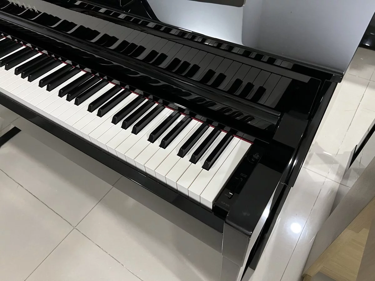 YAMAHA CLP-575 PE