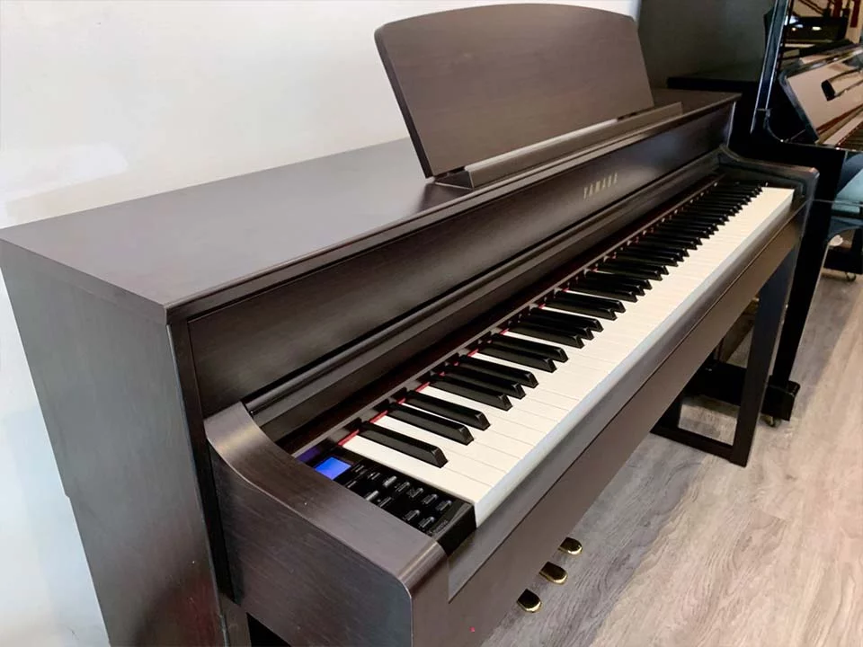 YAMAHA CLP-575 R – Toàn cảnh thiết kế tại Elite Piano