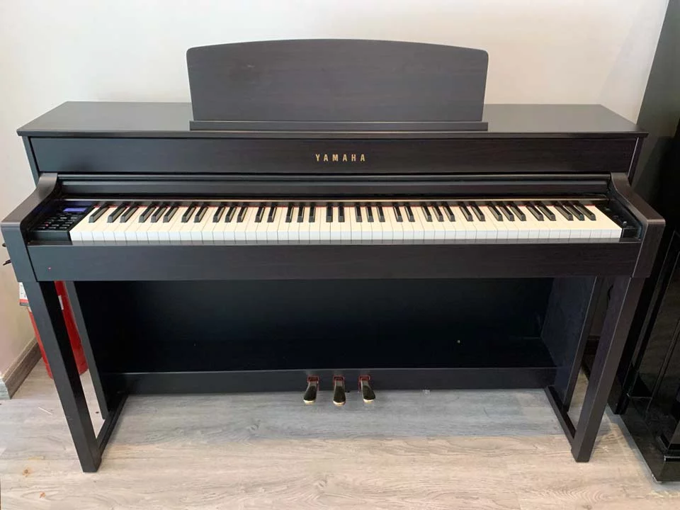 YAMAHA CLP-575 R