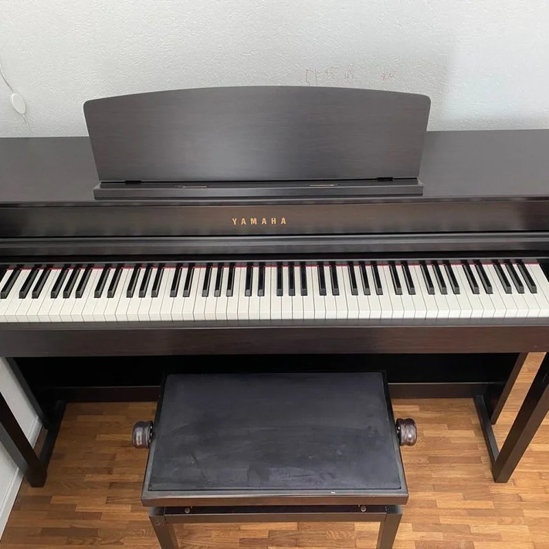 YAMAHA CLP-575 WH