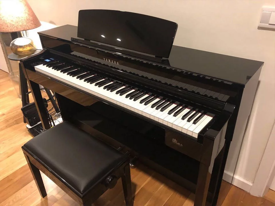 YAMAHA CLP-575 B – Toàn cảnh thiết kế tại Elite Piano