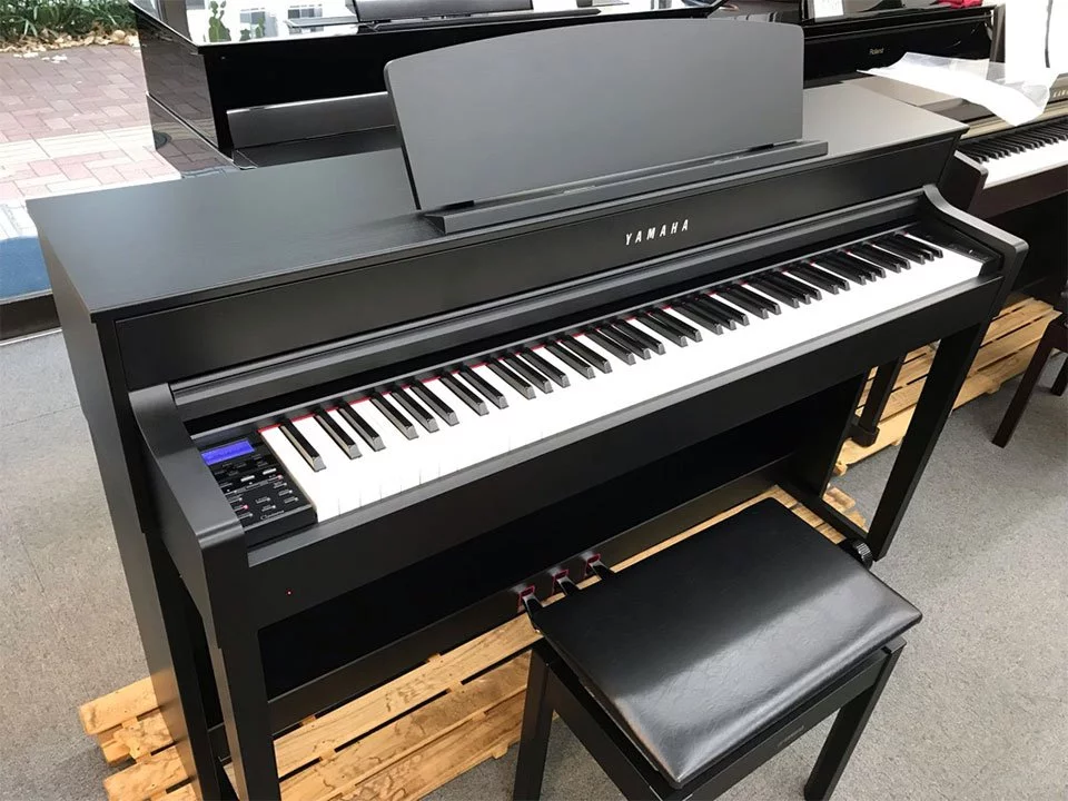 YAMAHA CLP-575 B - Đàn Piano Yamaha tại Elite Piano