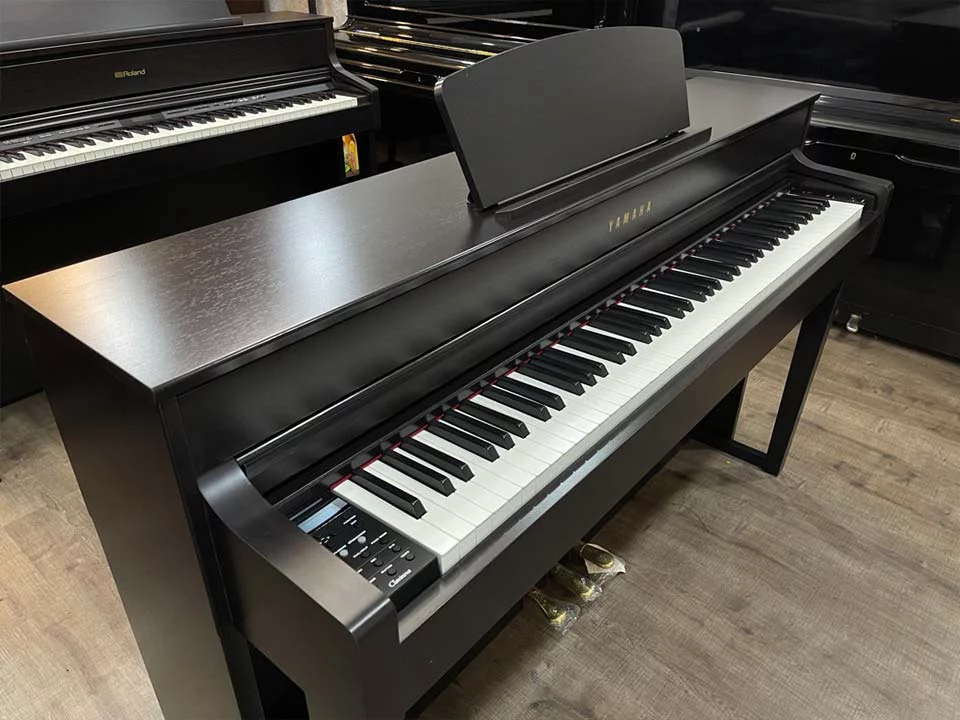 YAMAHA CLP-635 R