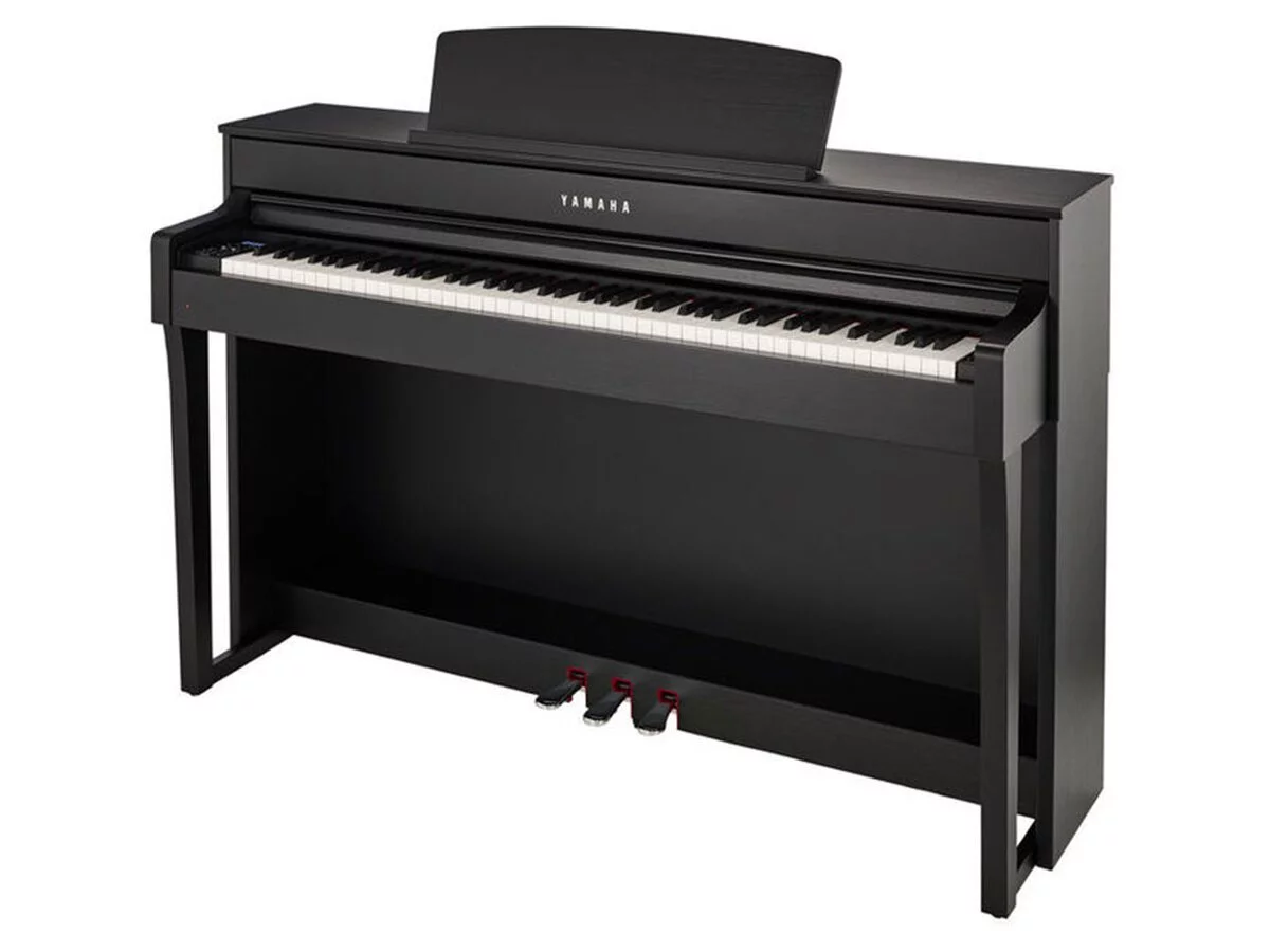 YAMAHA CLP-635 B