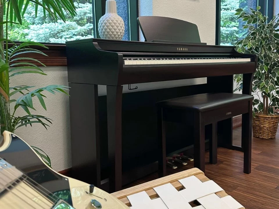 YAMAHA CLP-725 R