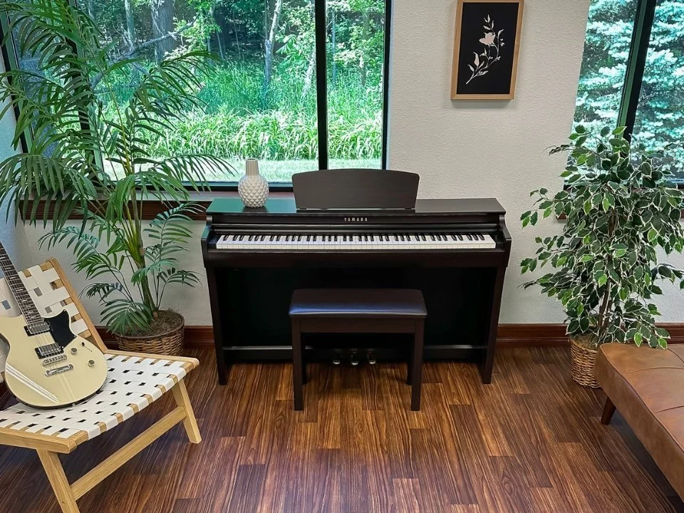 Review YAMAHA CLP-725 R – Hình ảnh thực tế tại showroom Elite Piano
