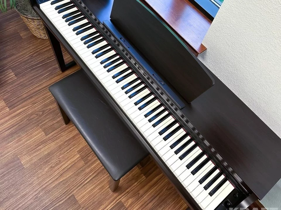 YAMAHA CLP-725 R tại Elite Piano TP.HCM – Không gian trưng bày