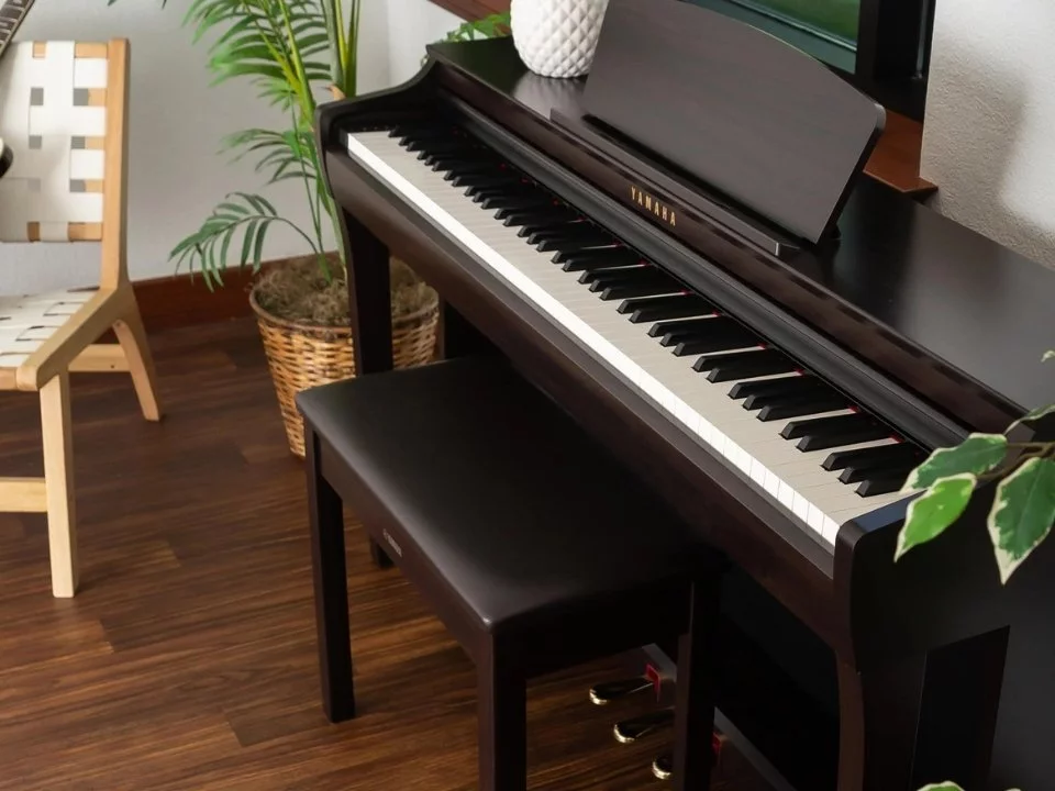 YAMAHA CLP-725 R - Đàn Piano Yamaha tại Elite Piano