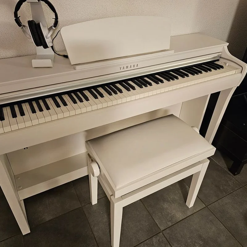 YAMAHA CLP-725 WH