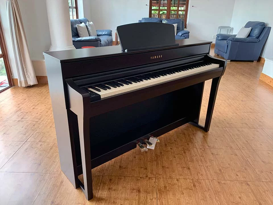 YAMAHA CLP-735 – Toàn cảnh thiết kế tại Elite Piano