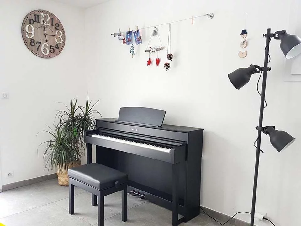 YAMAHA CLP-735 Full Màu (USED) – Toàn cảnh thiết kế tại Elite Piano