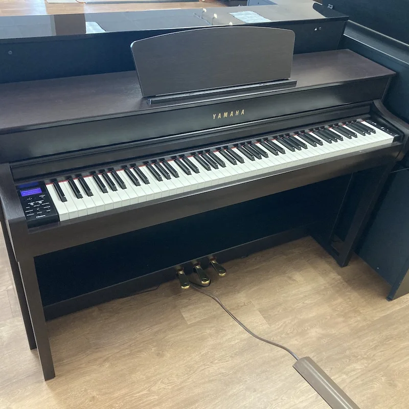 Showroom Elite Piano trưng bày đàn Yamaha CLP-735