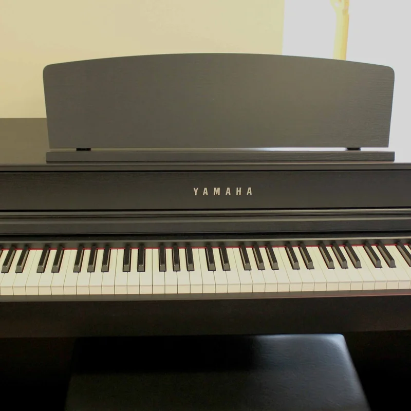 YAMAHA CLP-745 B – Toàn cảnh thiết kế tại Elite Piano