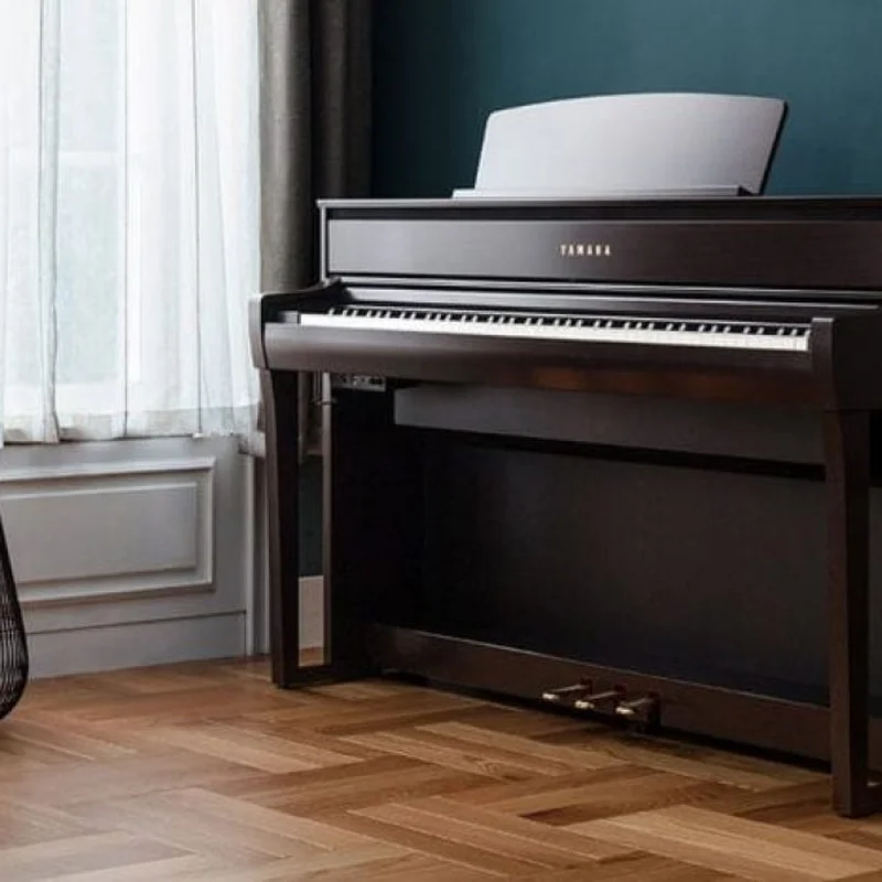 YAMAHA CLP-745 B