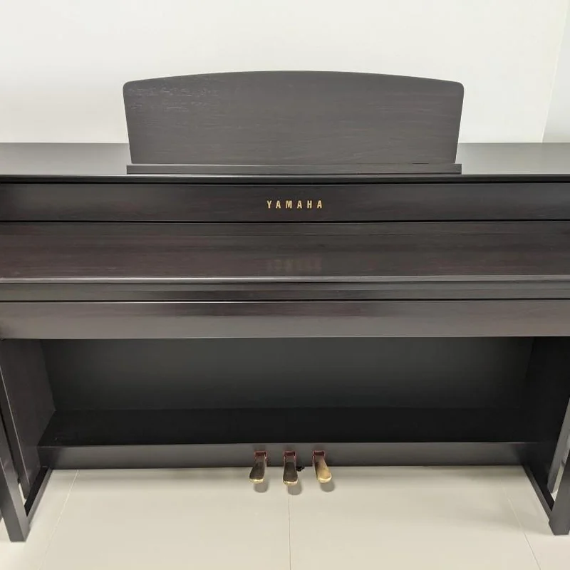 Showroom Elite Piano trưng bày Yamaha CLP-745 DW