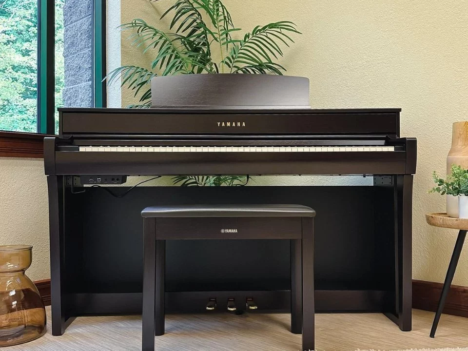 YAMAHA CLP-745 R