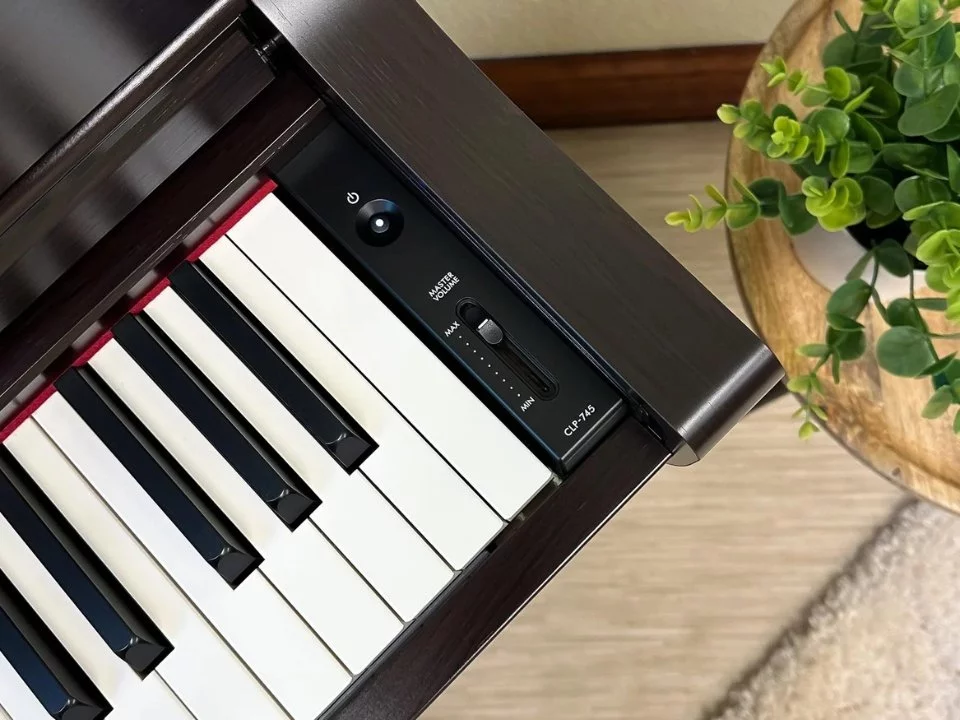 YAMAHA CLP-745 R