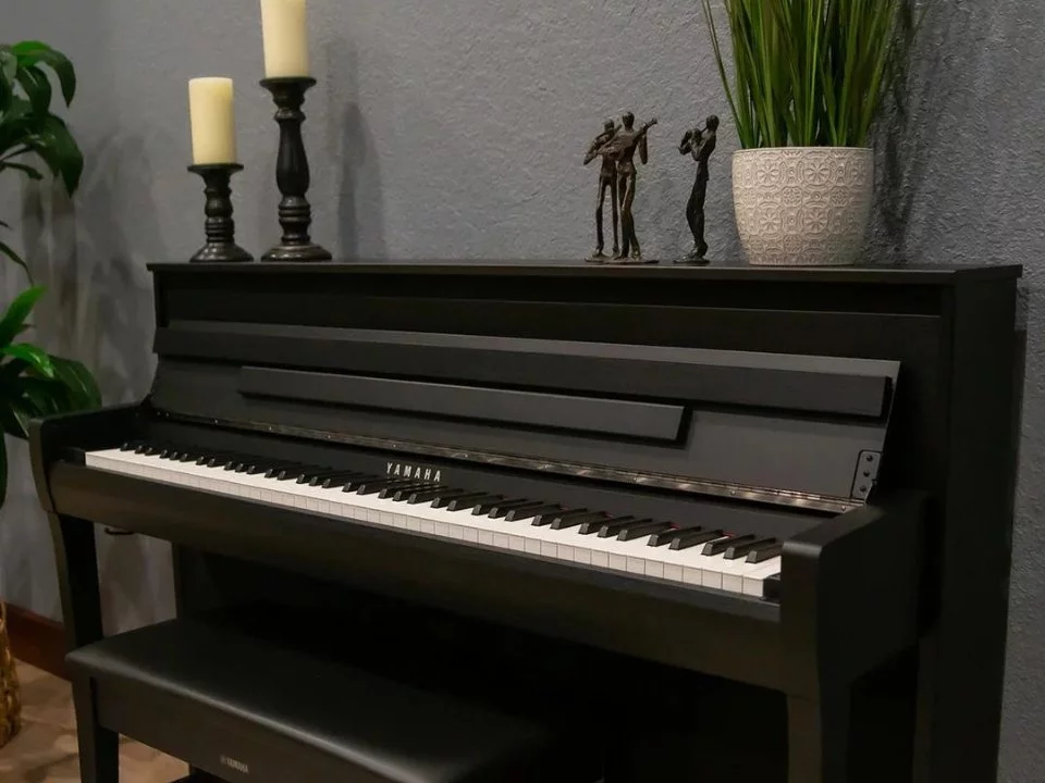 Review YAMAHA CLP-785 B (USED) – Hình ảnh thực tế tại showroom Elite Piano