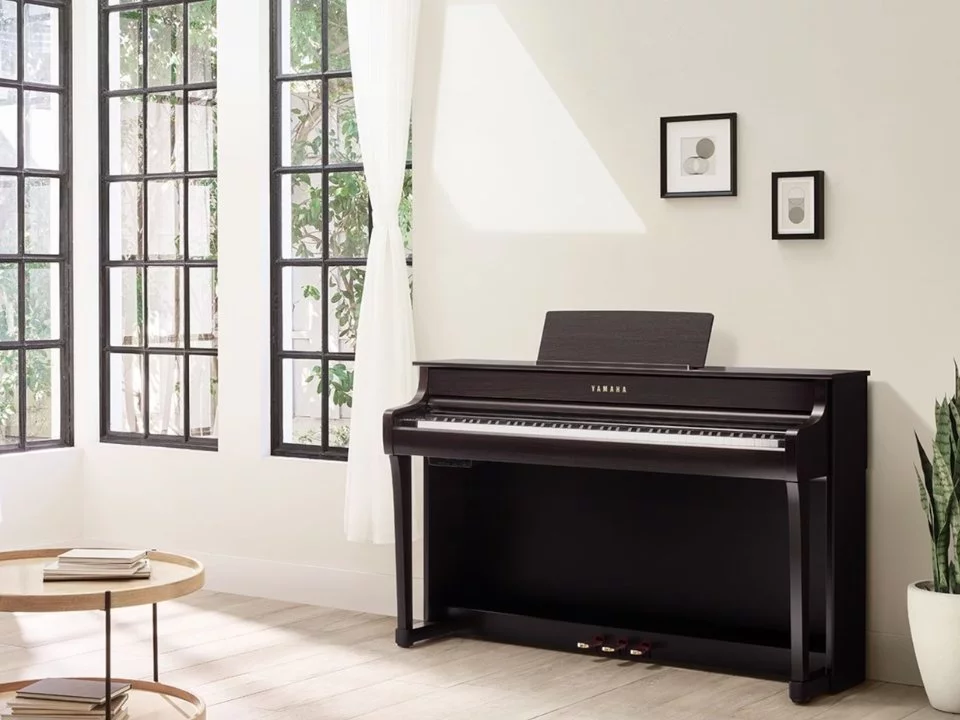 YAMAHA CLP-835 R - Đàn Piano Yamaha tại Elite Piano
