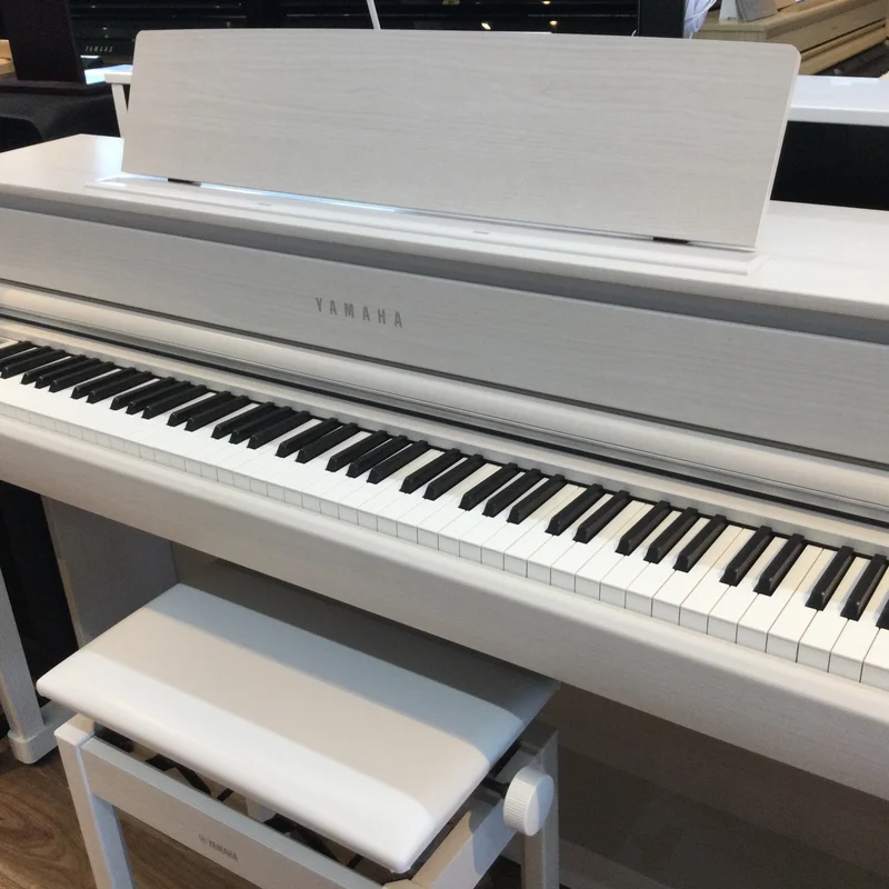 YAMAHA CLP-875 WB