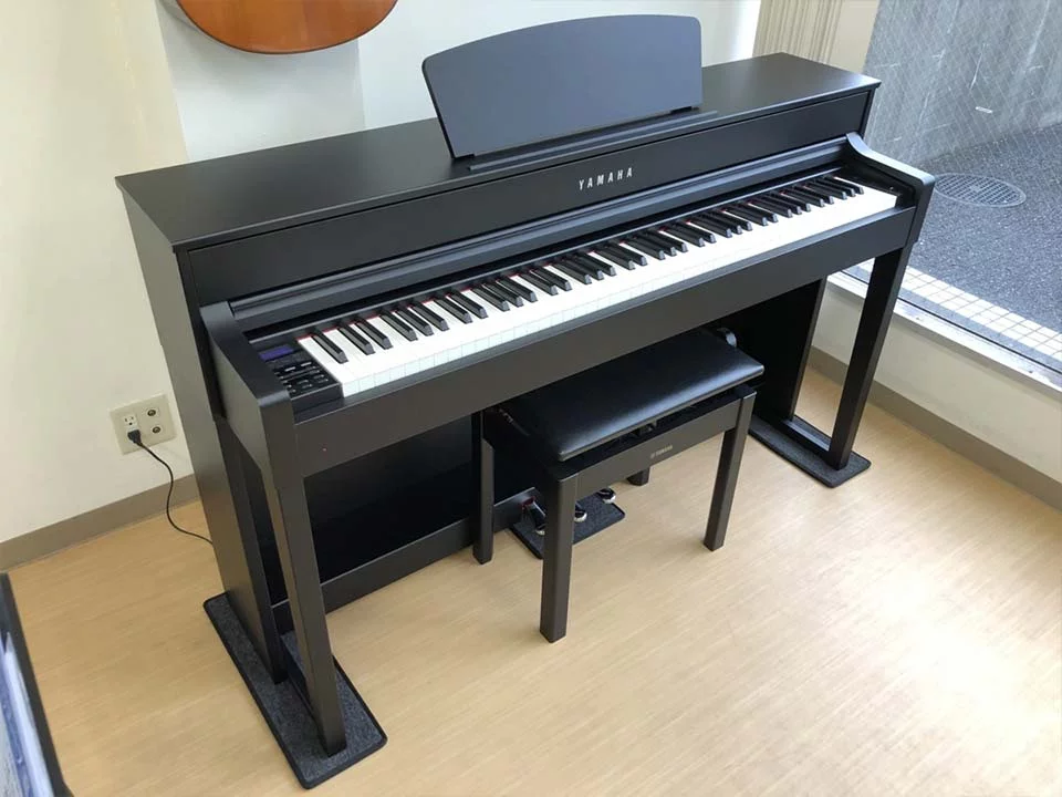 YAMAHA CLP-535 B - Đàn Piano Yamaha tại Elite Piano