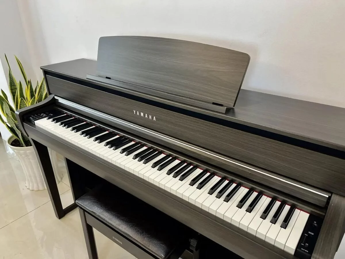 YAMAHA CLP-675 DW