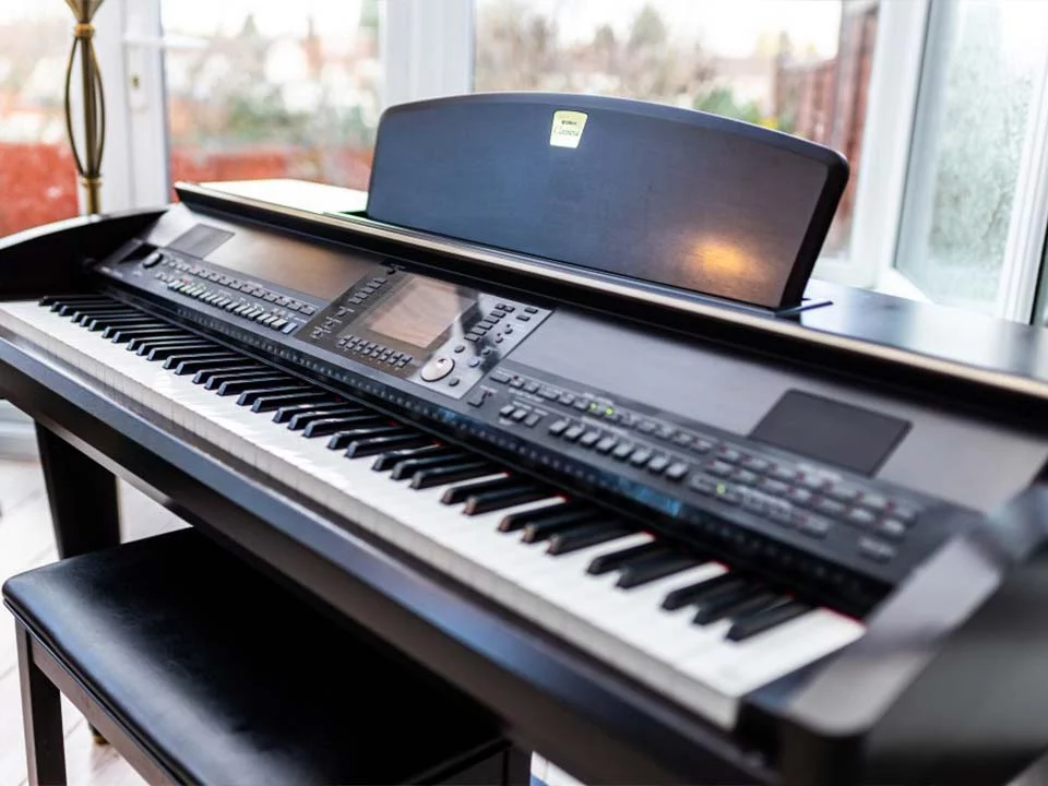 YAMAHA CVP-405 R – Toàn cảnh thiết kế tại Elite Piano