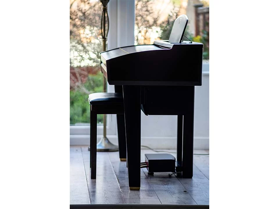 YAMAHA CVP-405 R – Mặt sau và hệ thống dây đàn Yamaha