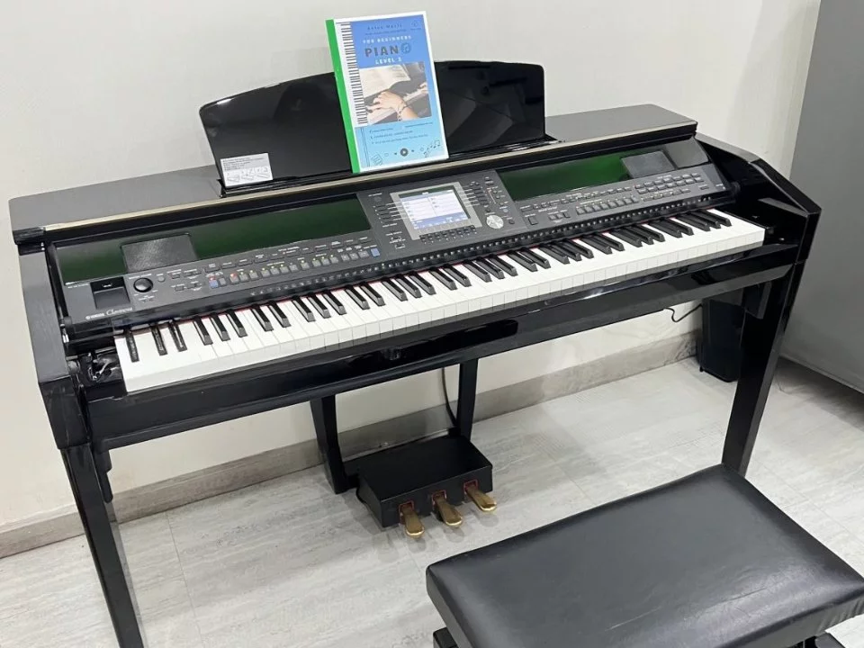 YAMAHA CVP-505 PE – Toàn cảnh thiết kế tại Elite Piano