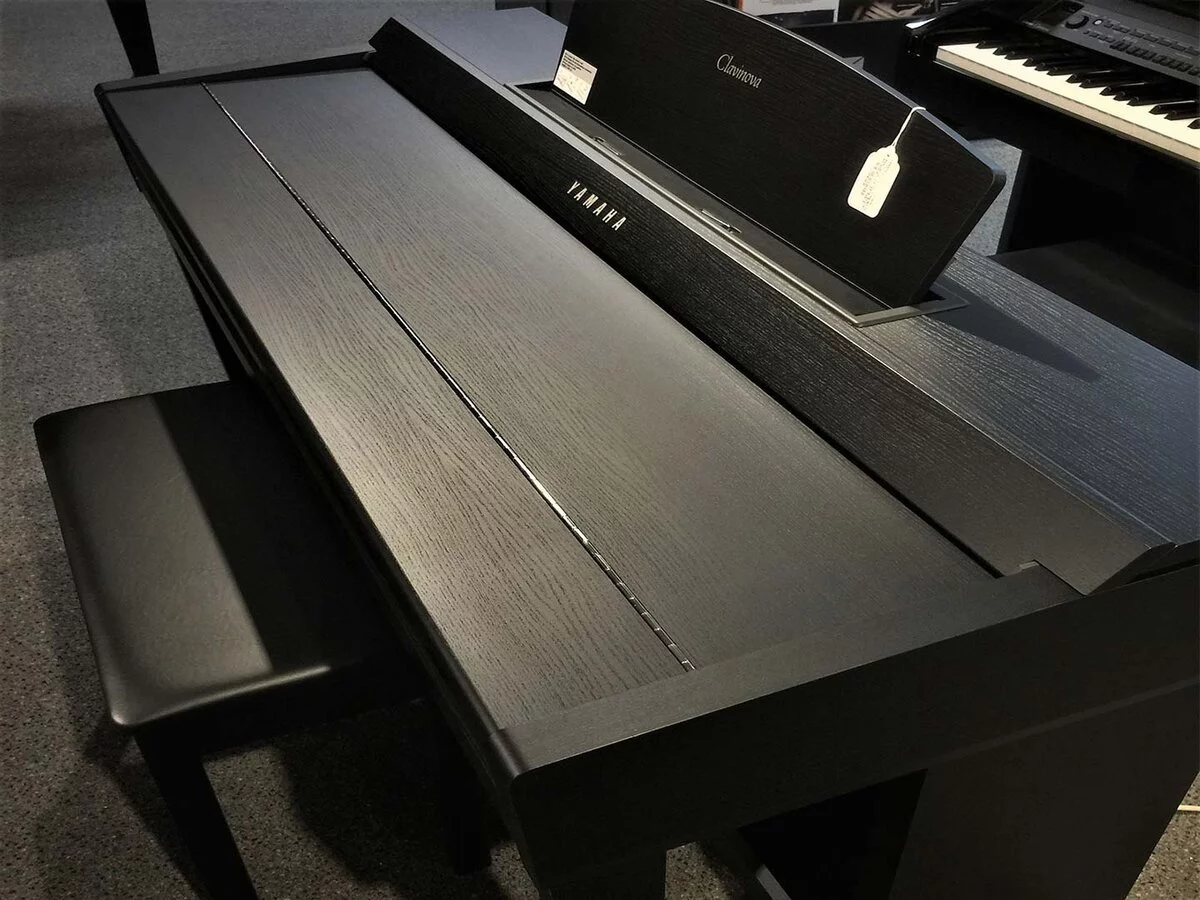 YAMAHA CVP-705 B