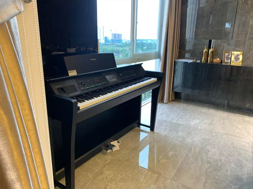 YAMAHA CVP-805 B