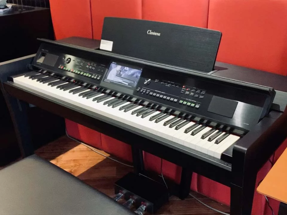 Showroom Elite Piano trưng bày đàn Yamaha CVP-809 B
