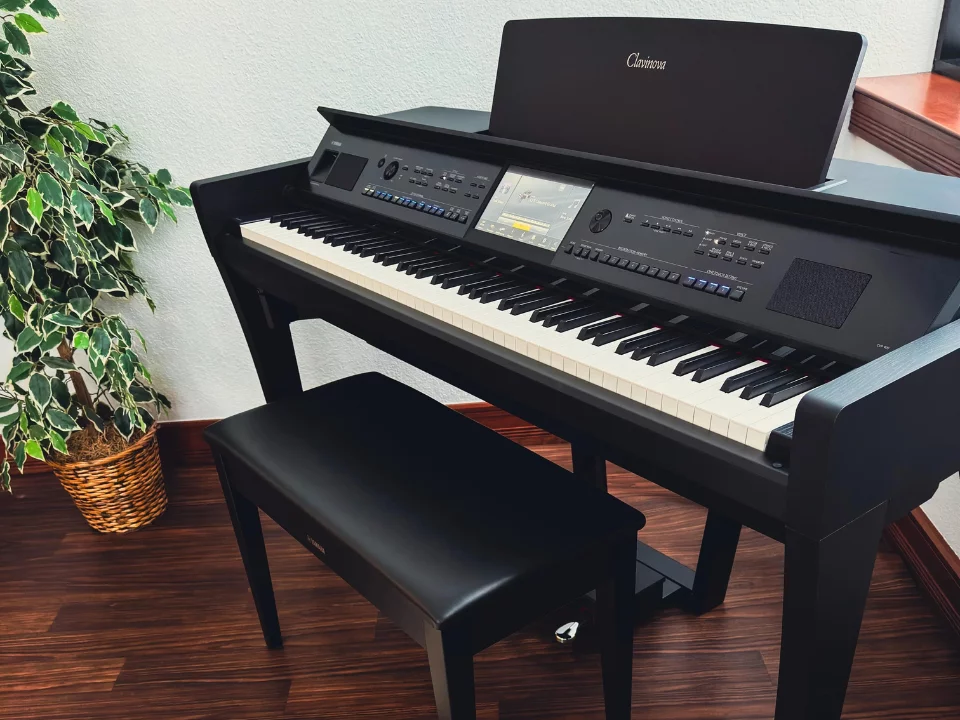 Yamaha CVP-909 B