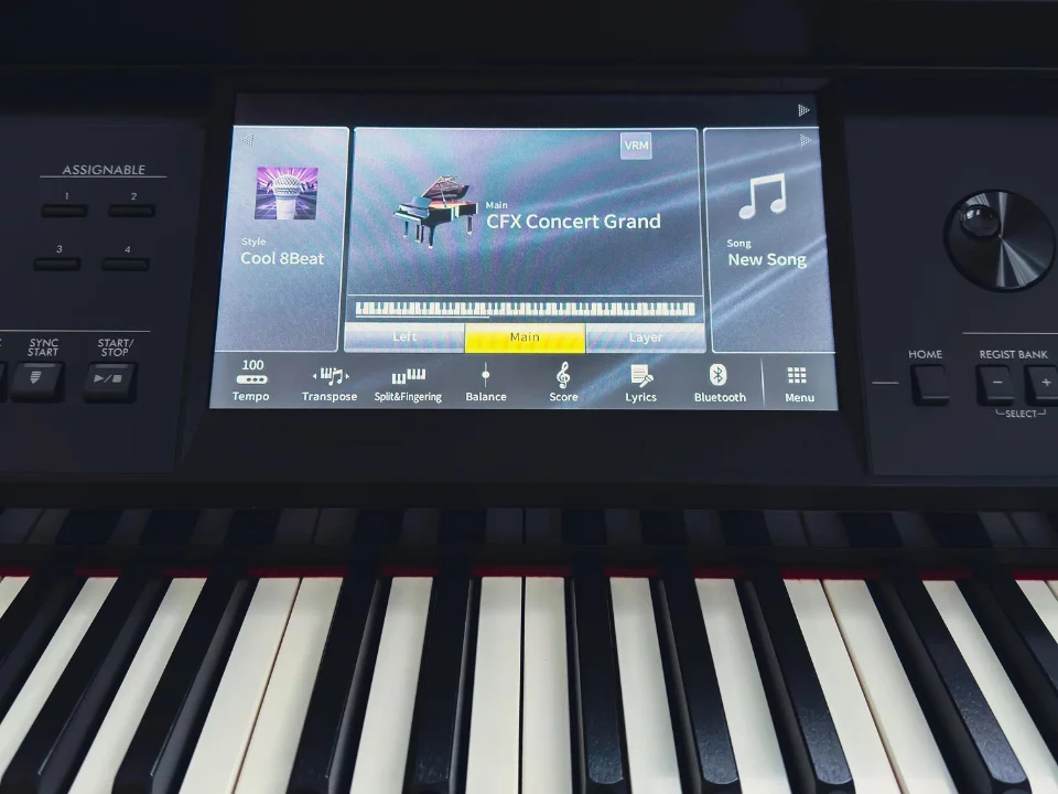 Yamaha CVP-909 B