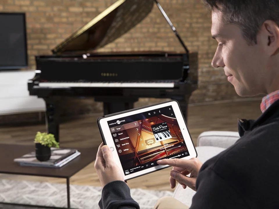 YAMAHA DGC1 ESNT PE – Mặt sau và hệ thống dây đàn Yamaha