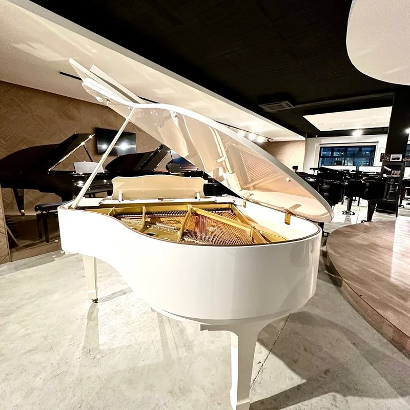 YAMAHA G2 WH – Mặt sau và hệ thống dây đàn Yamaha
