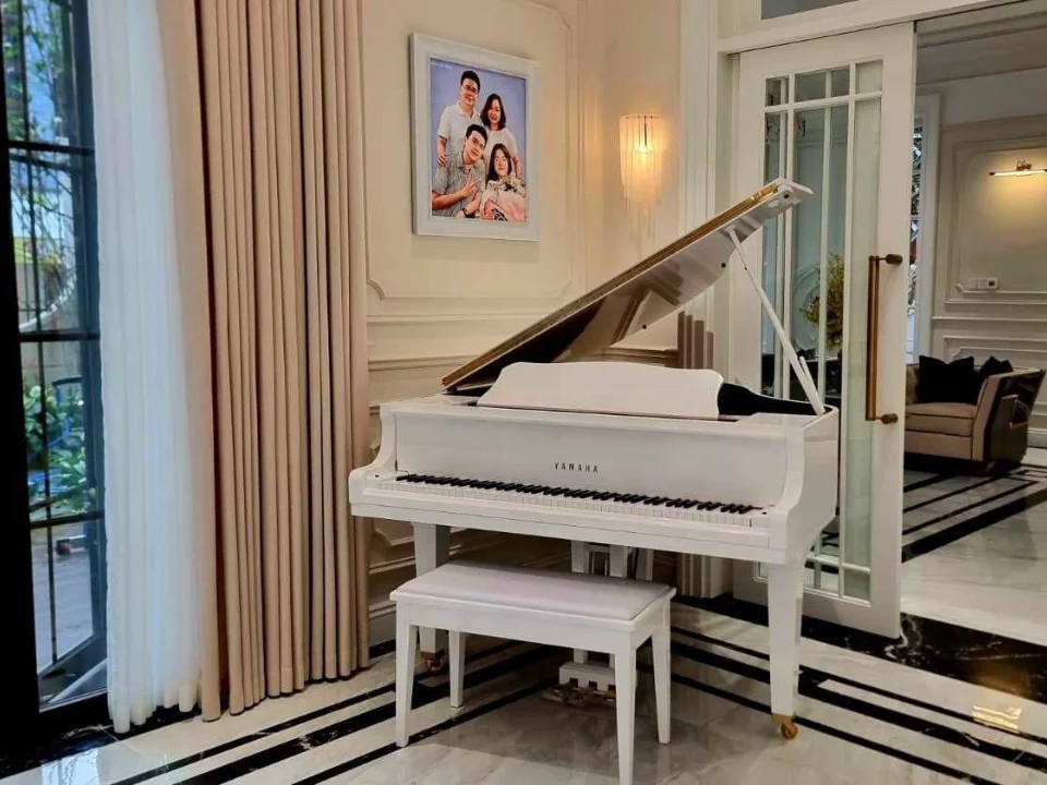 Review YAMAHA GB1K Trắng Camay – Hình ảnh thực tế tại showroom Elite Piano