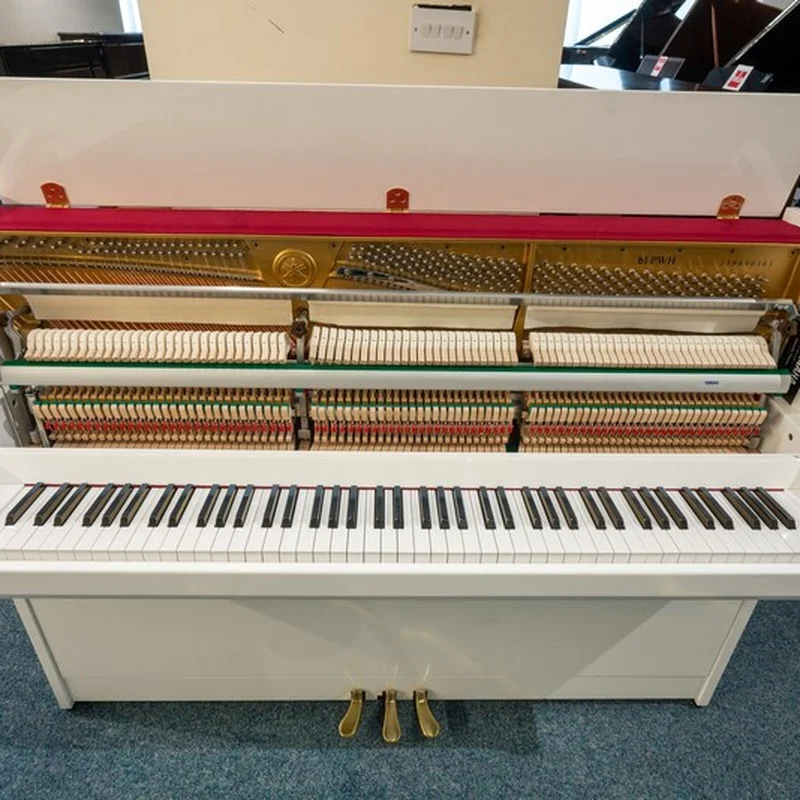 Review YAMAHA JU109 PWH – Hình ảnh thực tế tại showroom Elite Piano