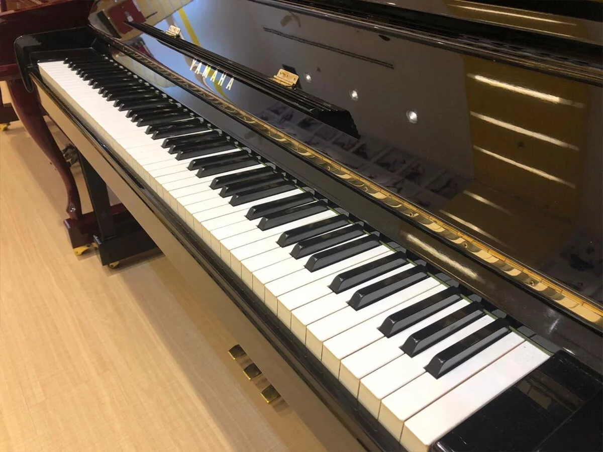Đàn piano Yamaha YAMAHA MC301 PE – Chi tiết bàn phím