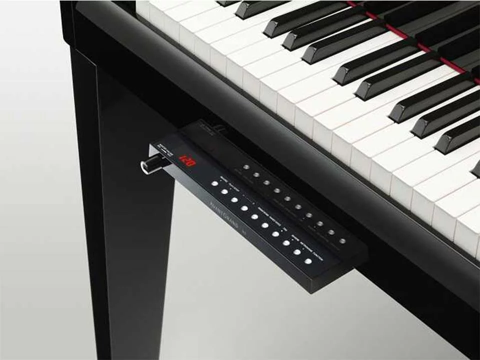 AVANT GRAND N3 (NEW) – Mặt sau và hệ thống dây đàn Yamaha