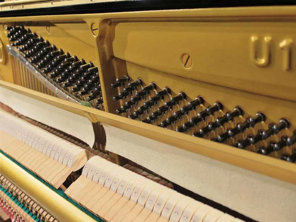 YAMAHA U1F