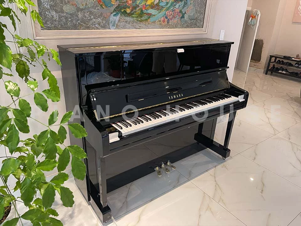 YAMAHA U1J PE – Ghế đàn và phụ kiện đi kèm
