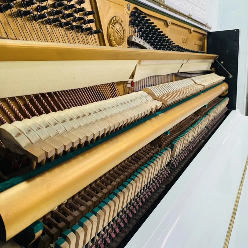 Yamaha U2F WH