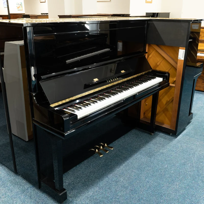 YAMAHA U30A WH – Toàn cảnh thiết kế tại Elite Piano