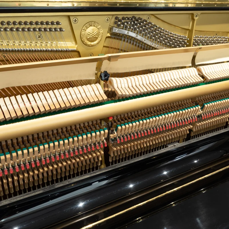 Review YAMAHA U30A WH – Hình ảnh thực tế tại showroom Elite Piano